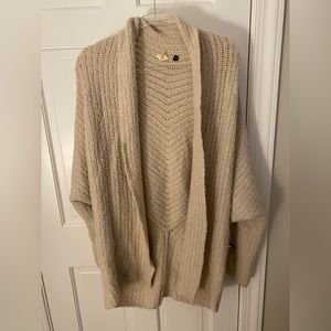 Anthropologie sweater : maternity and postpartum friendly - Medium